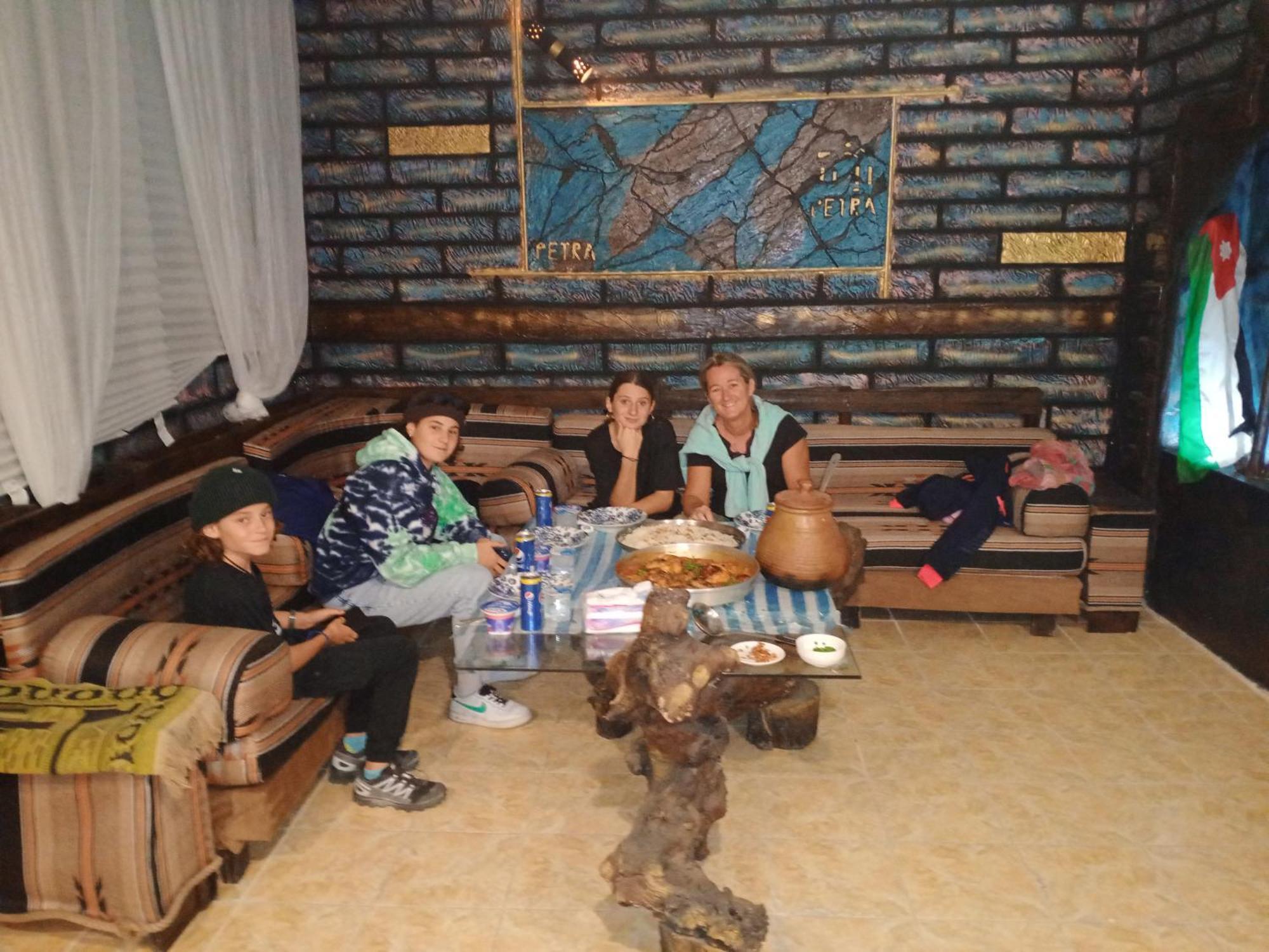 Petra Anas House Apartment Wadi Musa Ngoại thất bức ảnh